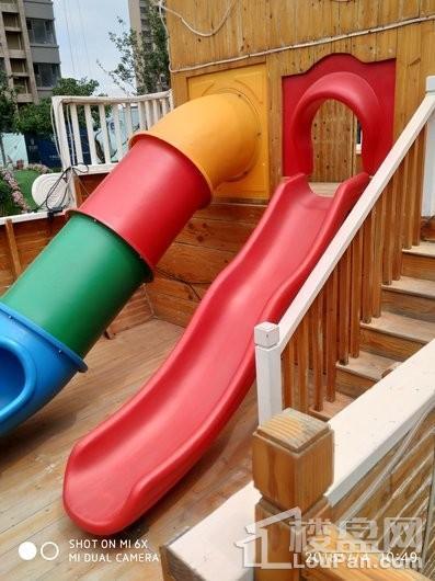 恒大首府园区儿童游乐滑梯