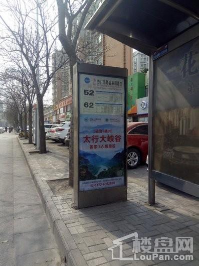 凌宇犀地项目北侧公交站牌