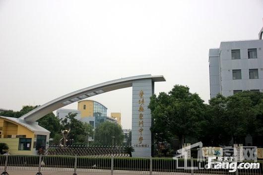 百联崇明商业广场周边配套-东门中学