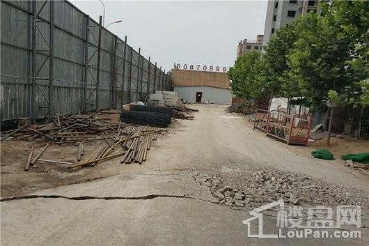 汇港铭都在建工地道路