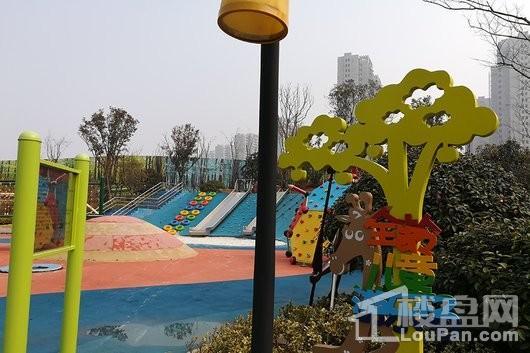 郑州绿地城售楼处儿童游乐场