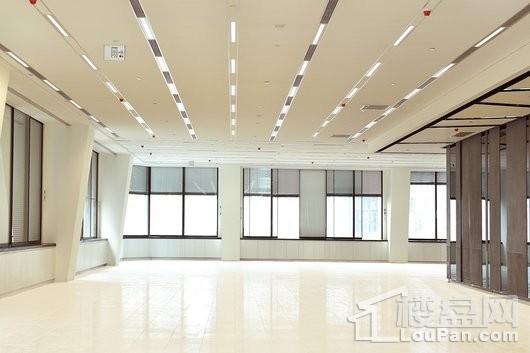 中国华商金融中心写字楼写字楼样板层通道