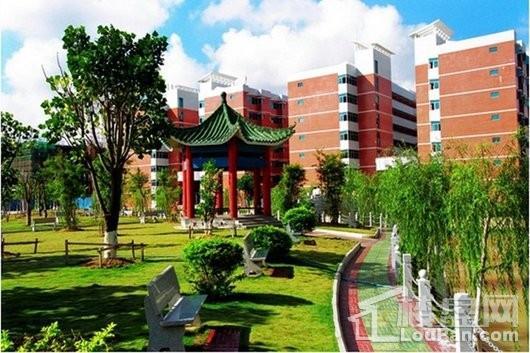 云海花都周边配套-海南工商学院