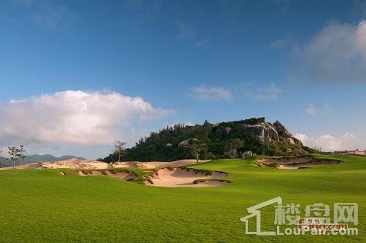 中海神州半岛周边配套-高尔夫球场