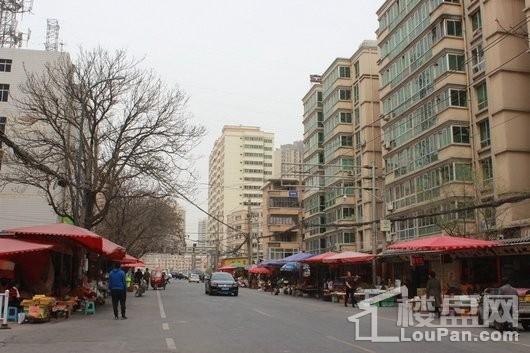 怡景新苑二期小区门前道路