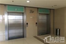 南京滨江总部基地商务区2楼电梯