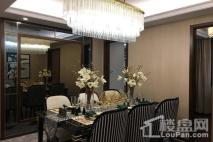 中建国熙台127平方米户型餐桌实拍