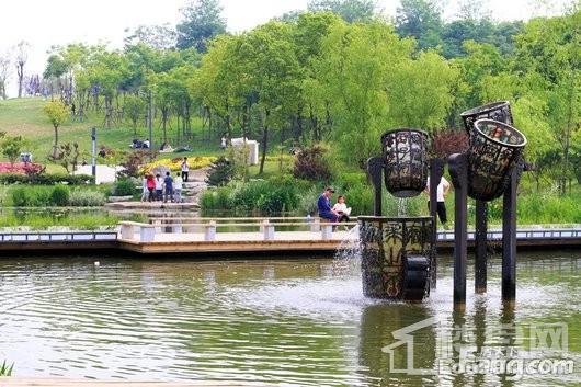 荣盛华府项目附近雕塑公园