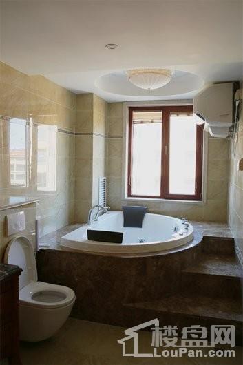 伴月湾帝景海岸300㎡复式浴室