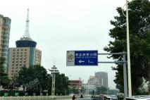 龙泉国际广场周边景点指示牌