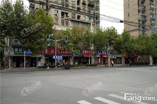 大华珞斐墅农工商超市（向北约100米）