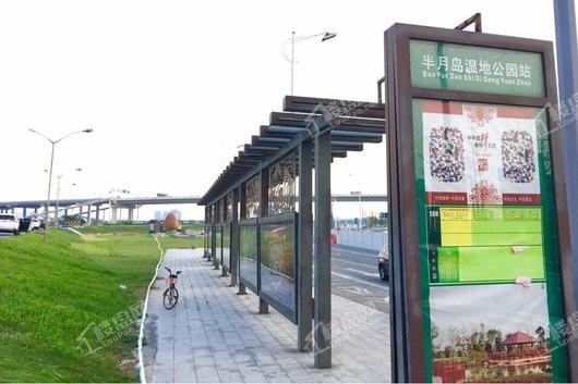 中粮珑湾祥云距离项目100米半月岛湿地公园公交站