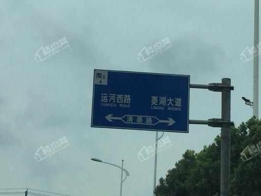 太湖雍华府周边道路指示牌