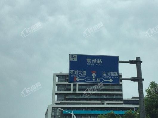 太湖雍华府周边道路指示牌