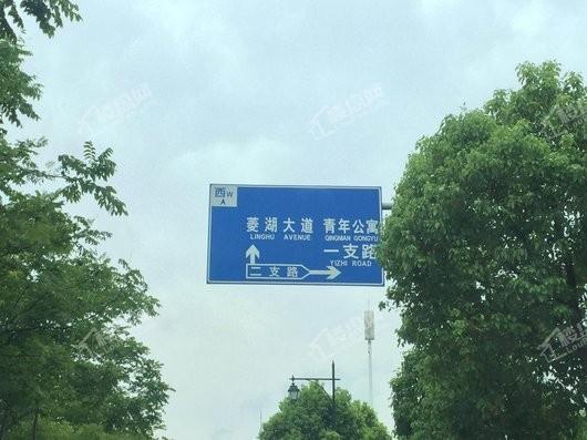 太湖雍华府周边道路指示牌