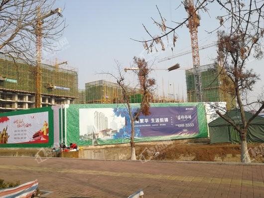 蓝光雍锦锦湖商铺项目宣传围挡