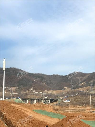 峰山水库周边地块起步区项目工地东北角