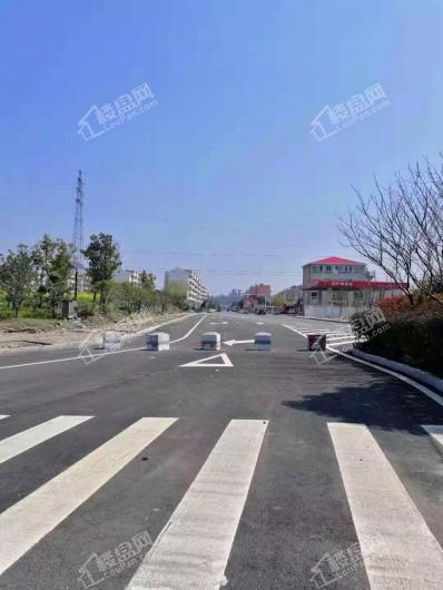 加侨·悦侯府已建成待通车的市政道路