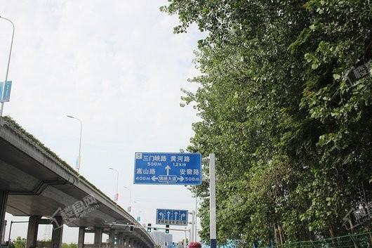 招商城市主场周边道路