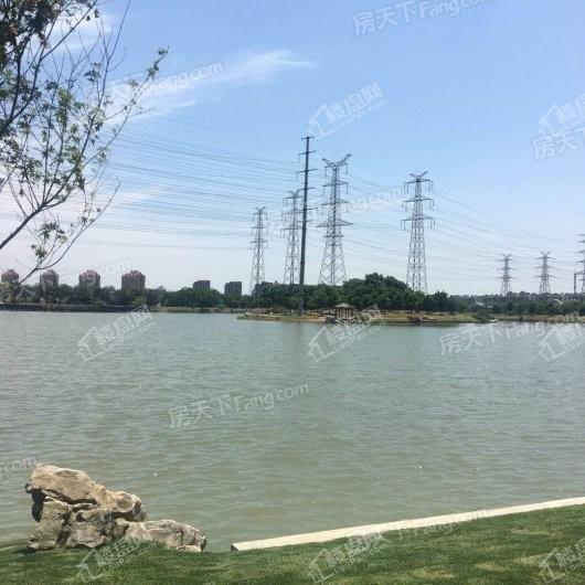 龙湖星图昆秀湖湖景