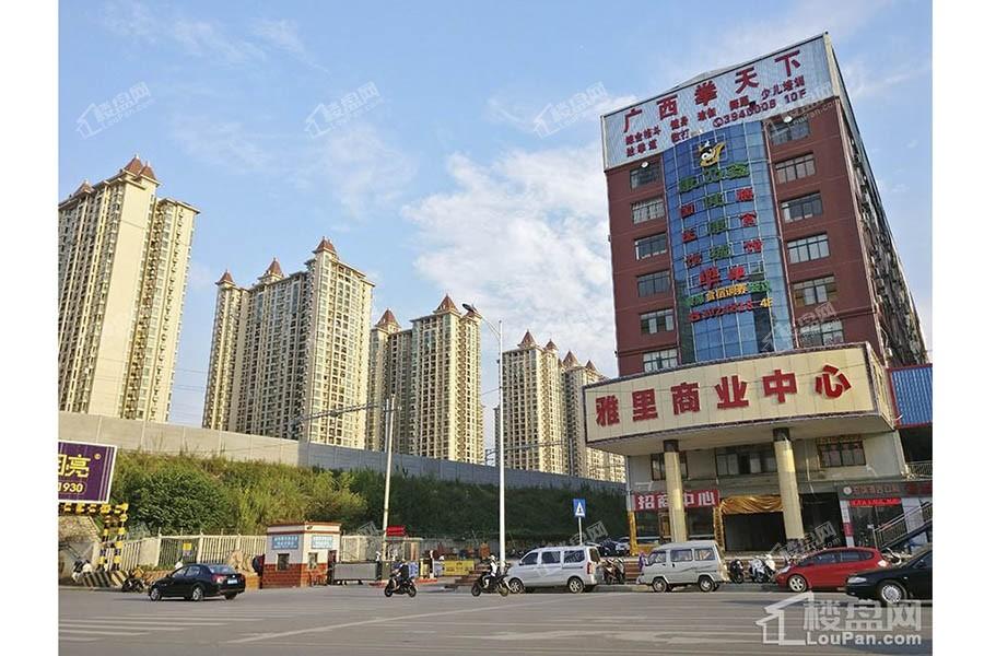 雅里商业中心,距离项目大约有240米
