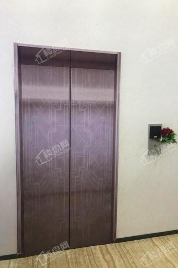 碧桂园·朝花（商用）电梯间