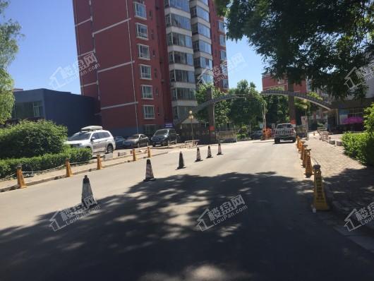 中国铁建·青秀嘉苑周边道路