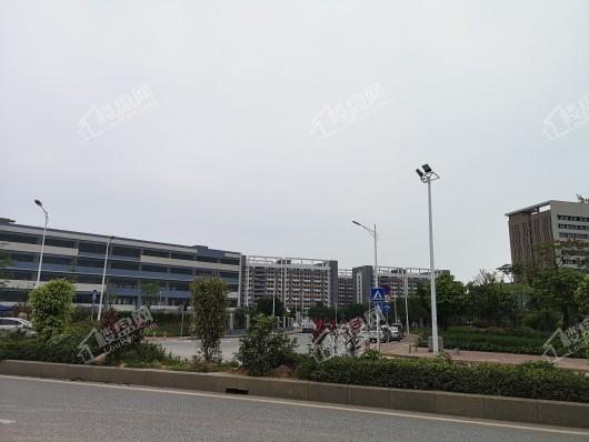 绿地广清国际中心距离项目约500米的广清产业园