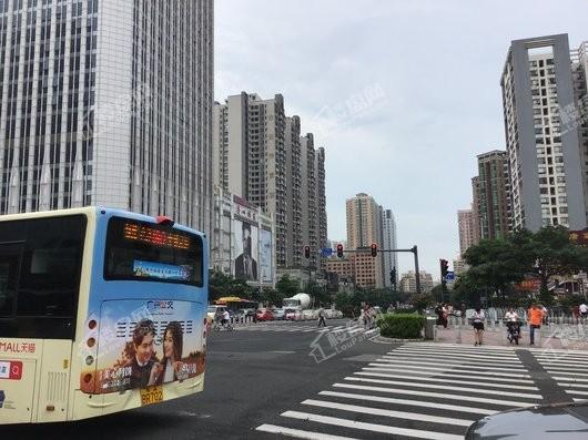 广东现代广告创意中心距离项目约30米马路