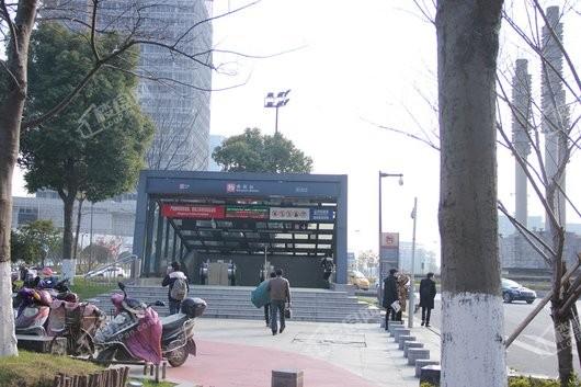 艺尚里周边地铁1号线南苑站入口