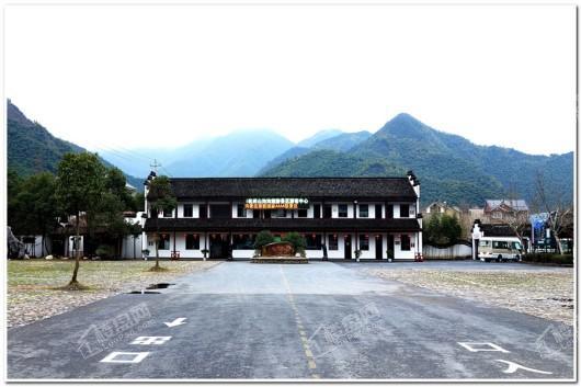 复泰雅宸华庭附近的山沟沟村景区