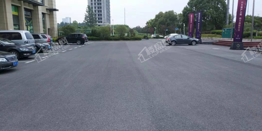 华康国际·珑锦地面停车场