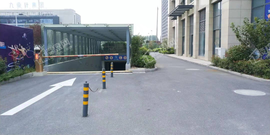 华康国际·珑锦停车场入口