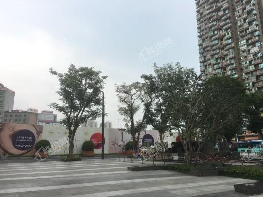 鸿荣源·壹成中心花园展示中心外围广场