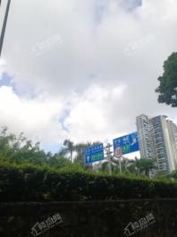 绿景美景广场门前侨香路公路