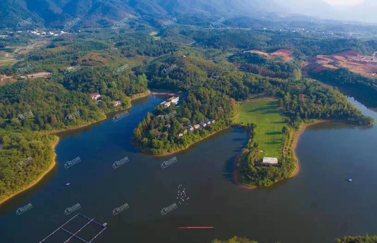  雅居乐合景南麓山居实景图