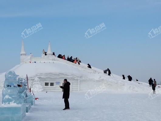 恒大花溪谷花溪冰雪乐园雪滑梯