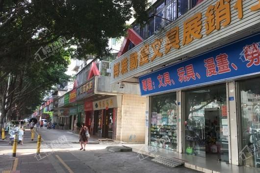 卓越誉珑周边店铺