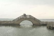 太湖院子约2公里处西太湖风景区小桥