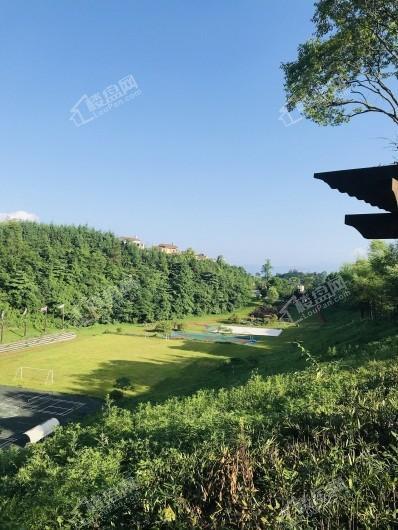 芳草地·雪岭仙山小区