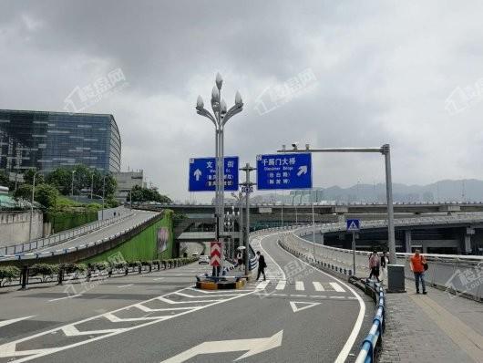 龙湖春森彼岸五期周边道路实景图