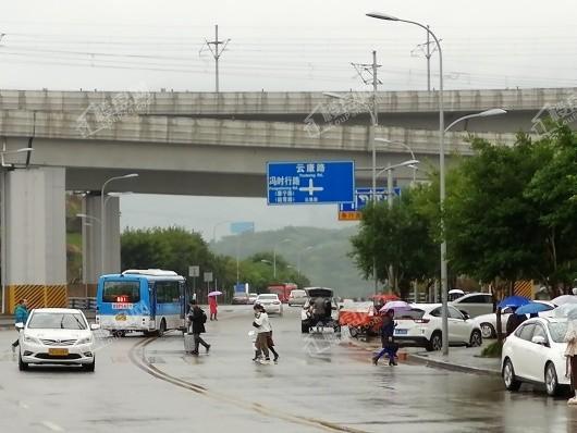 鲁商云山雅筑周边道路