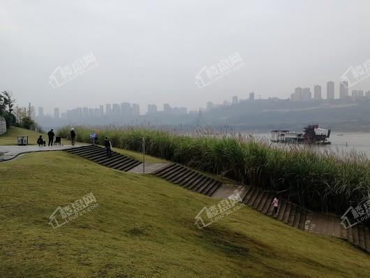 龙湖春江天镜周边休闲公园实景图