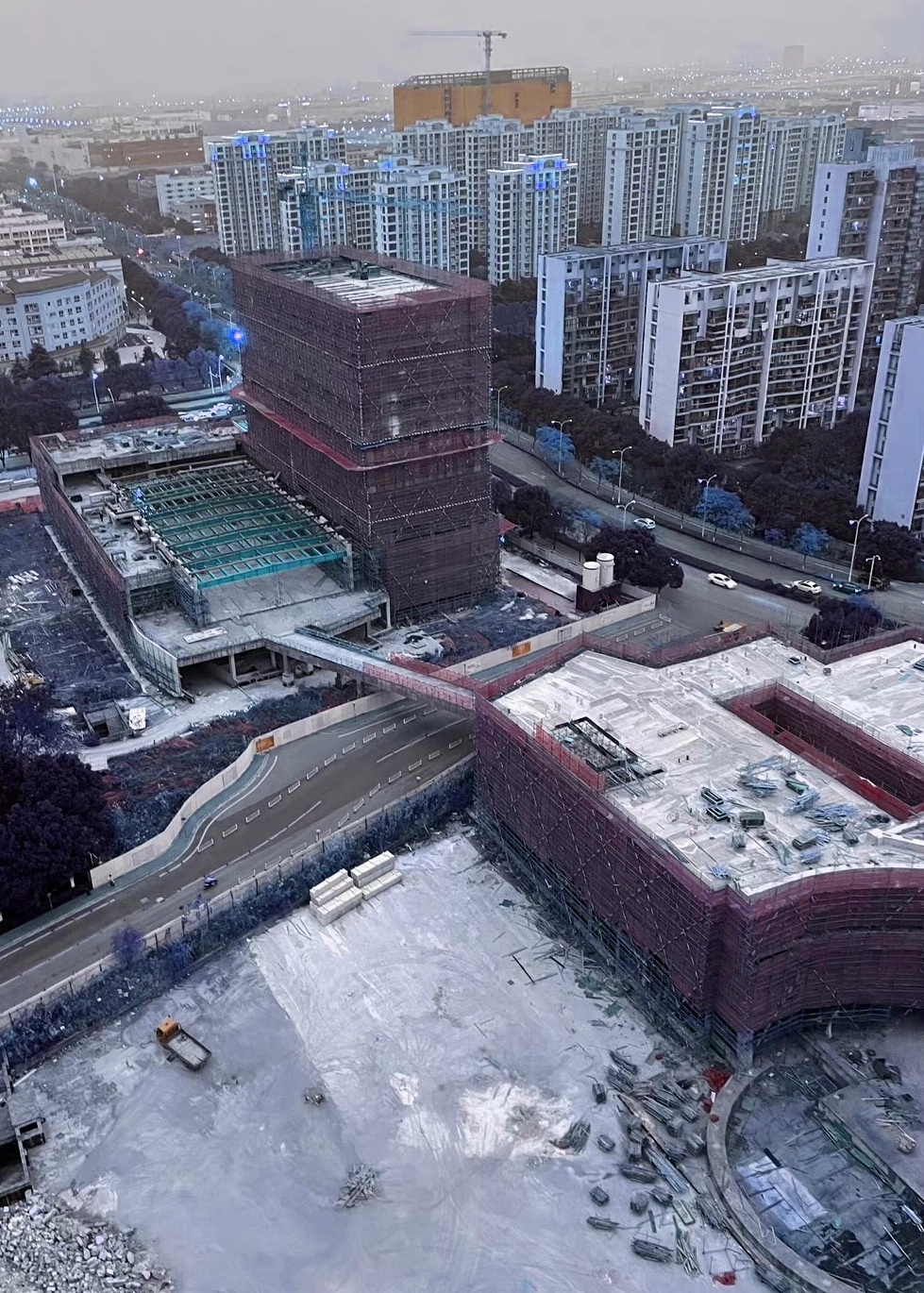 星斓荟商业广场施工进度：建筑结构封顶