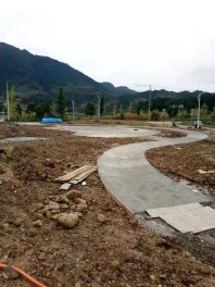 2019-09-19示范景观区主道及广场、儿童乐园功能区硬化完成