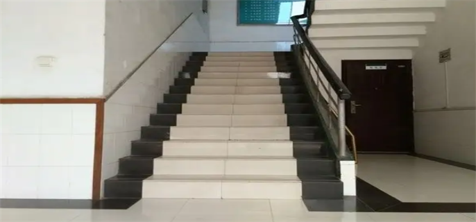 疏散楼梯的最小宽度不宜小于多少