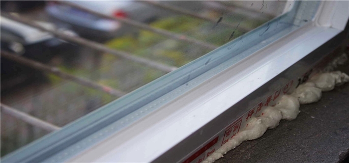 窗台缝隙用玻璃胶还是美缝剂