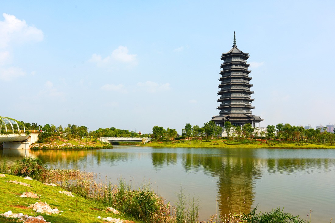 五象湖山人居 配套出彩 11900元/㎡无外收 旭辉湖山樾首开在即