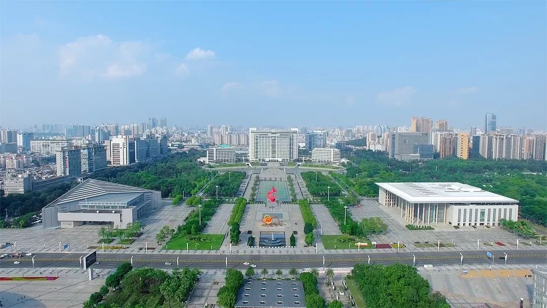东莞市政府广场.jpg