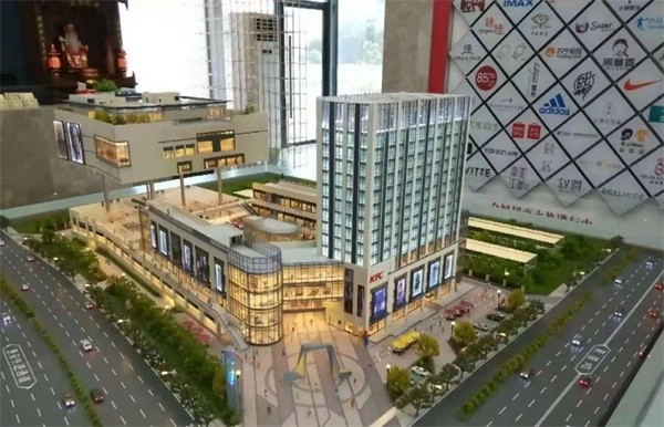 营销中心内的沙盘祥盈壹号广场项目将通过建设高层酒店,店面,商业街